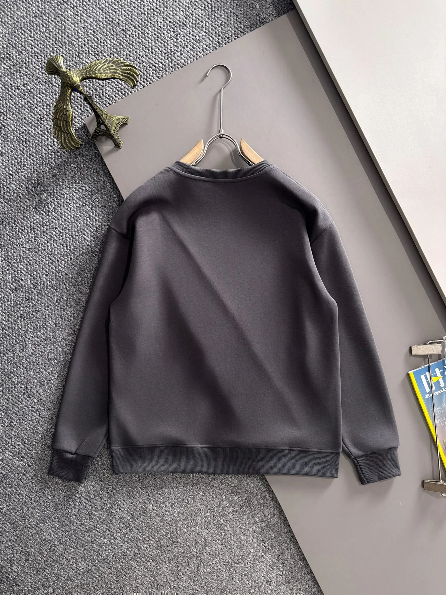 P360 Stone Island's exclusive first release of 25ss autumn and winter new round neck long-sleeved sweatshirts for men and women. Many celebrities share the same style. Craftsmanship that cannot be copied by ordinary small workshops. We are not afraid of any challenges in terms of materials, detail restoration and craftsmanship, just to provide you with wonderful products. Compare the top original versions at will. No expense is spared just to do better. Unique imported fabric feel. Purely imported German machine production. Precision operation. Thousands of needles density. Full set of new accessories with three standards for simultaneous customization. The upper body is versatile and fashionable. A perfect choice for autumn and winter. A must-have item. Size chart: m-4XL (Please state your height and weight when placing an order.